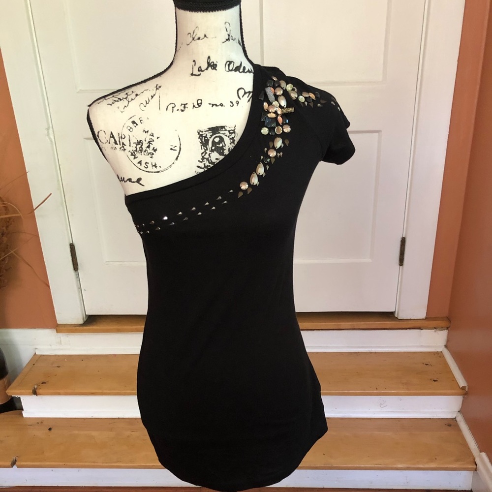 One shoulder t-shirt by Forever 21